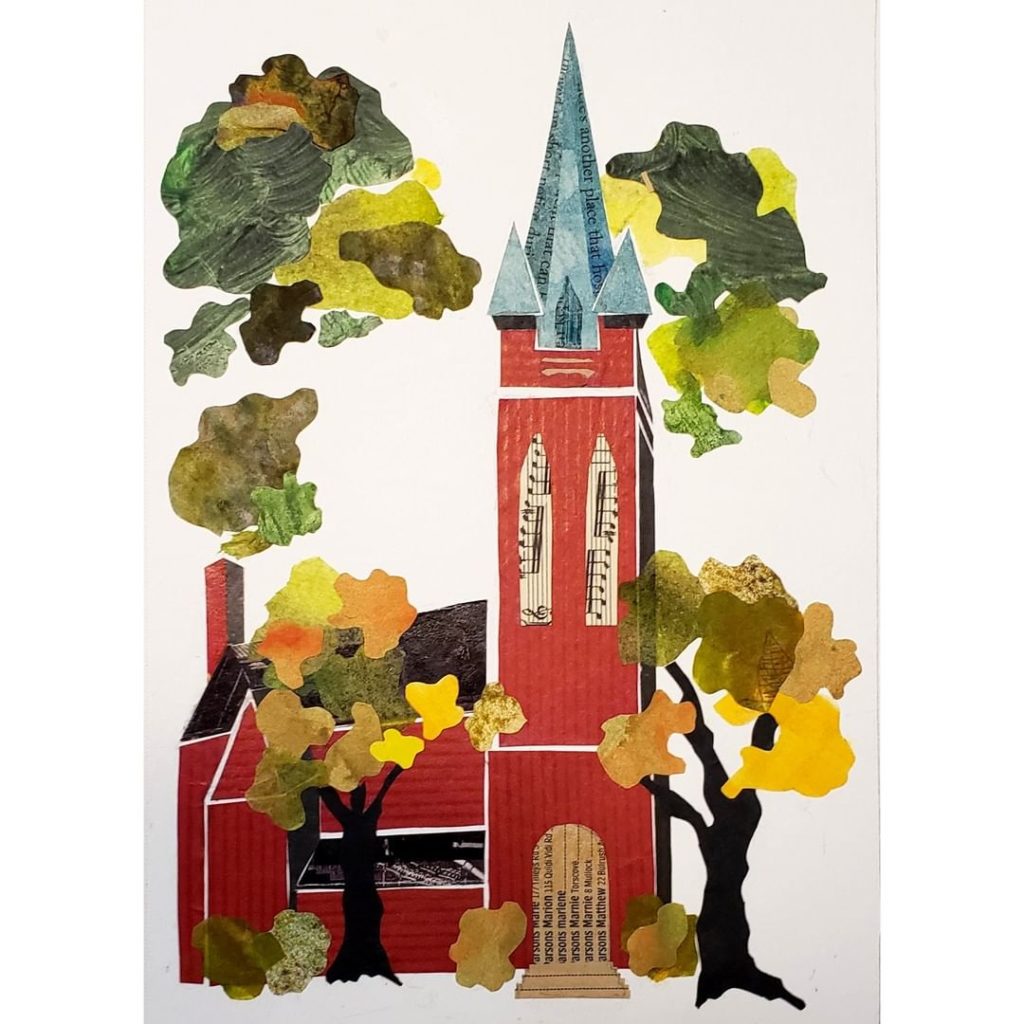 Un collage fait de papier, qui représente une église rouge et des arbres verts.