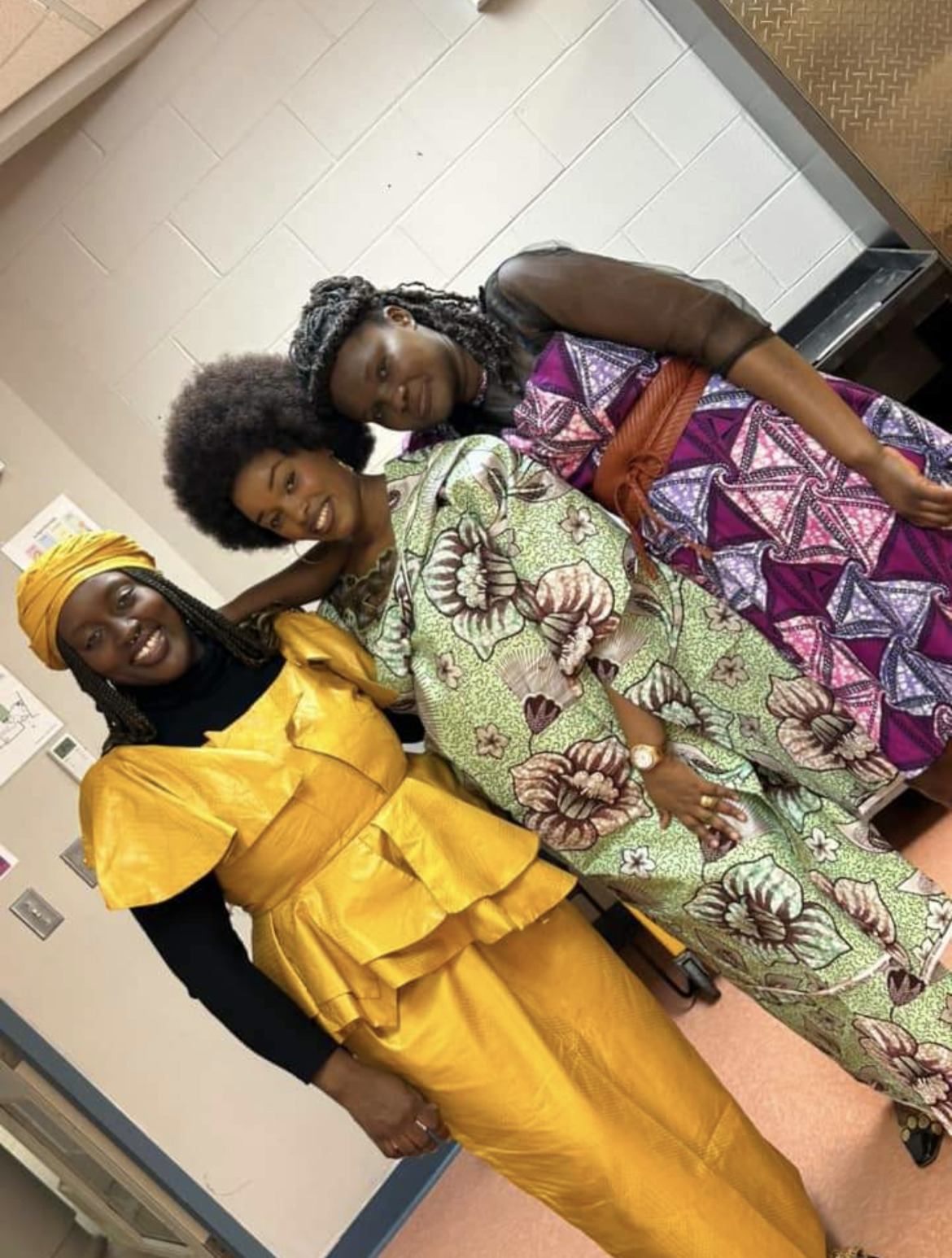 De gauche à droite: Habi Diop, Grâce Iradukunda du Burundi et Koubaka Ursula de la République du Congo. Photo: Courtoisie